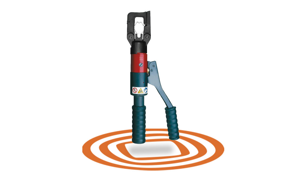 Eine Hydraulik-Presszange.