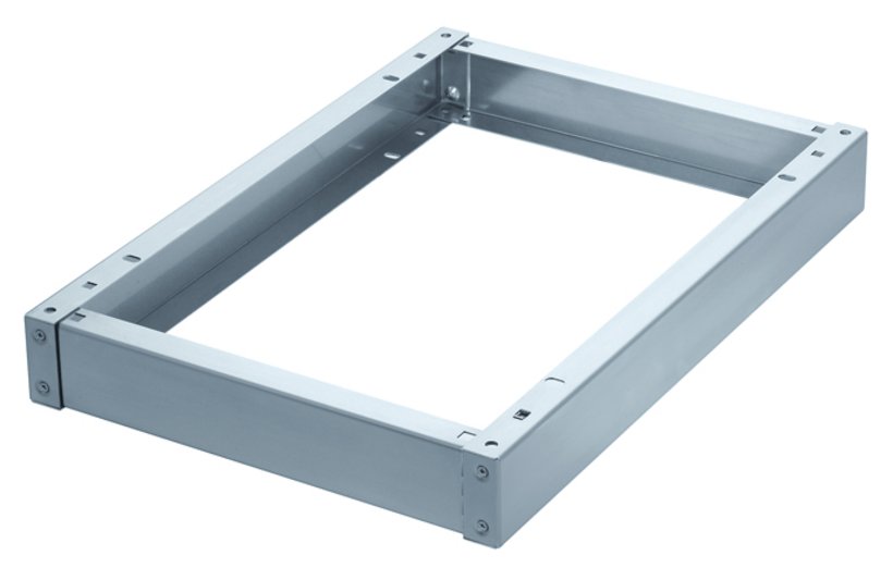 100 mm high base, only for H370 cabinets (flush at the rear side)