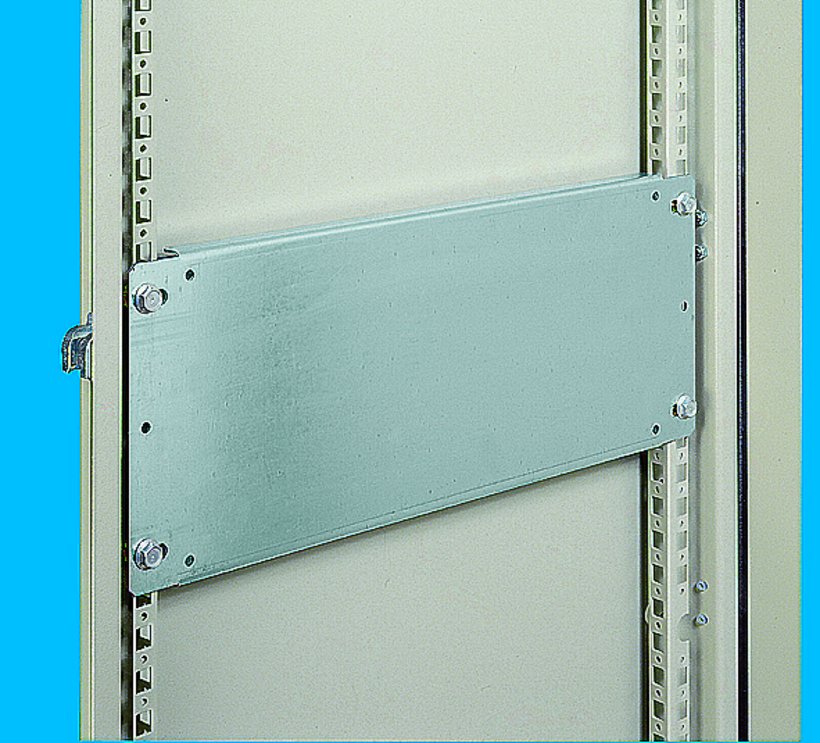 Lateral mounting plate