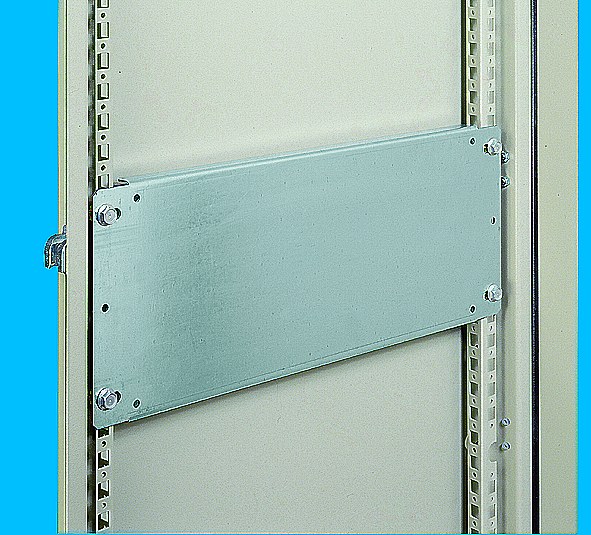 Lateral mounting plate